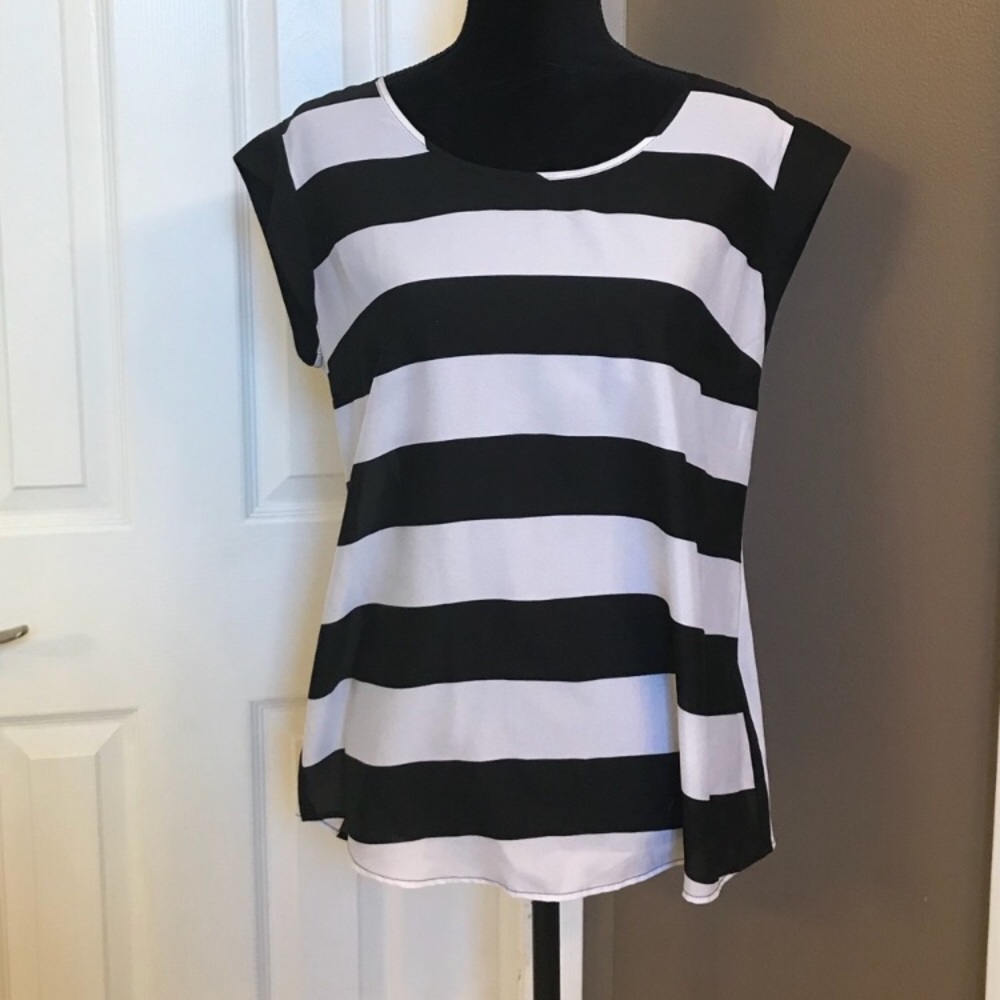 Black and white cute top